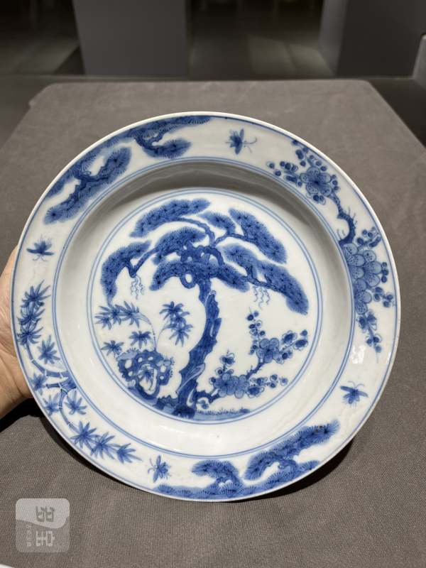 清康熙 青花松竹梅纹盘、青花人物纹盘（一组） - 图2